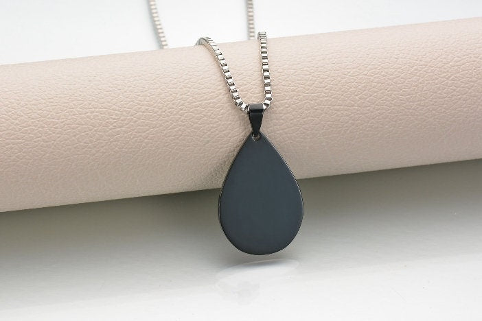 Personalized teardrop necklace