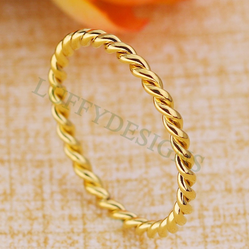 Twist Ring