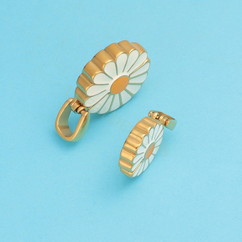 2pcs Daisy Charms, Gold Steel Flower Pendant, Hidden Message Charms Pendant, Gold Daisy Flower Charms,Enamel Daisy Charms For Jewelry Making