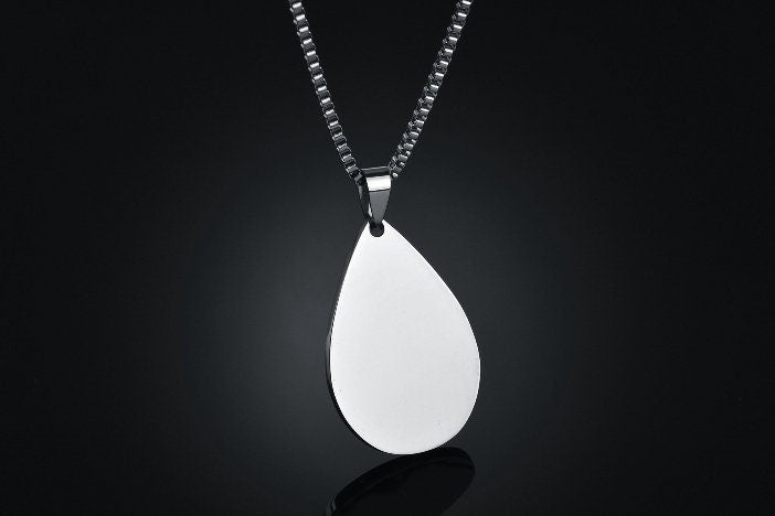 Personalized teardrop necklace