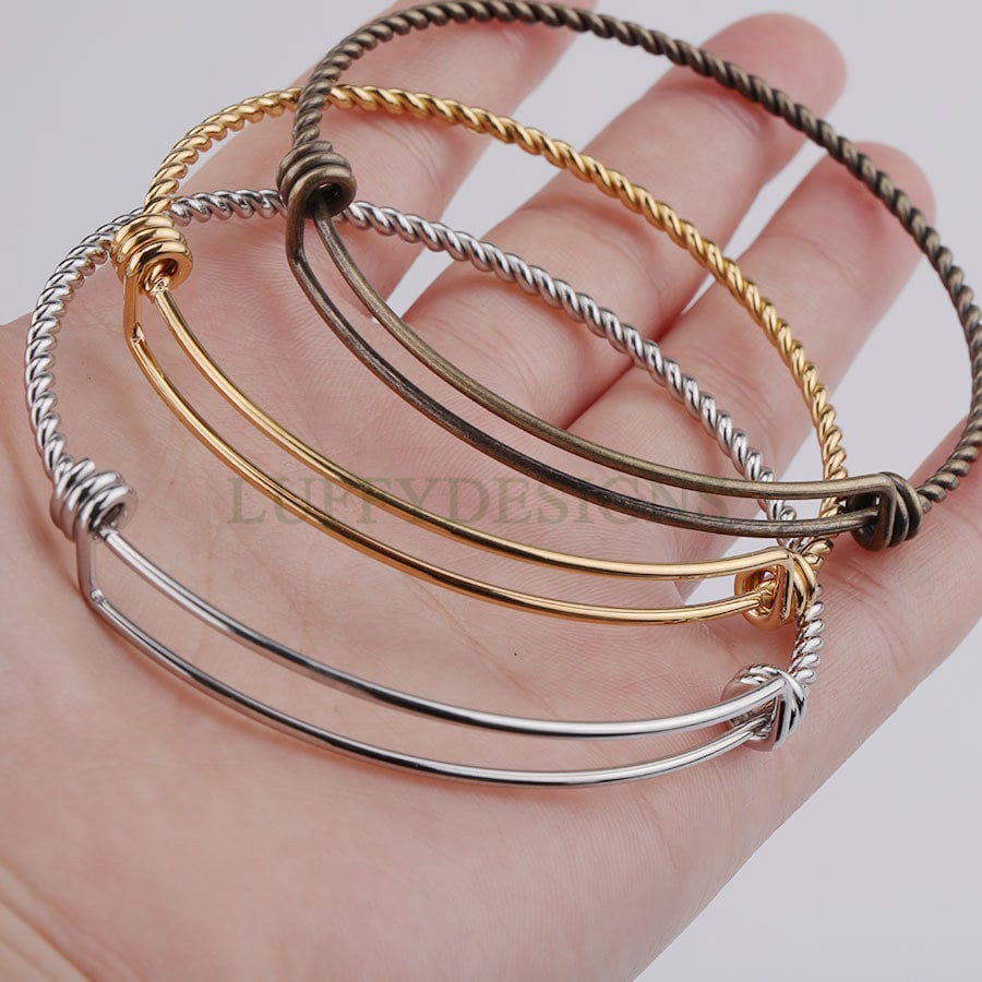 Twisted Expandable Bracelet